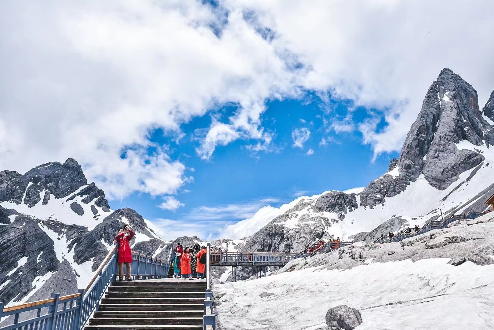 令人震撼的玉龍雪山旅游風(fēng)景區(qū)，風(fēng)景迤邐，美妙絕倫，讓人心之向往！