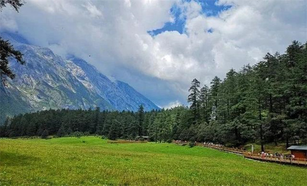 麗江徒步路線推薦：玉龍雪山徒步攻略，麗江戶外團(tuán)建的最佳選擇