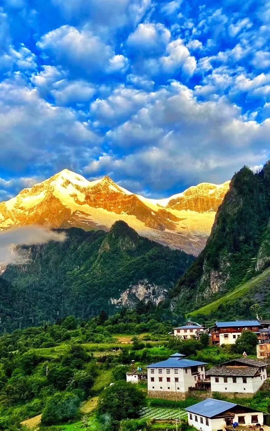 跟著麗江小編一起游云南：走進(jìn)雨崩，徒步探尋云南深藏的絕美天堂！